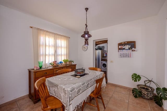 3 slaapkamer Villa te koop in Tías met garage - € 680.000 (Ref: 9108785)