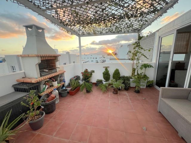 3 makuuhuone Paritalo myytävänä paikassa Arrecife - 207 000 € (Ref: 9238746)