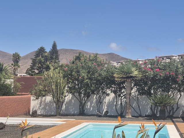 2 soveværelse Villa til salg i Playa Blanca, Yaiza med swimmingpool - € 407.500 (Ref: 9329548)