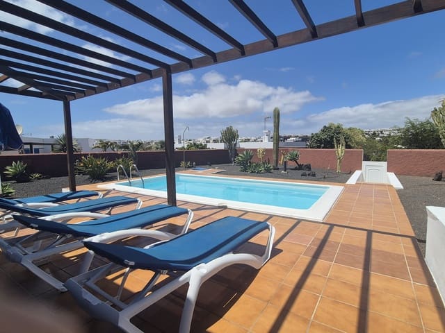 2 soveværelse Villa til salg i Playa Blanca, Yaiza med swimmingpool - € 407.500 (Ref: 9329548)