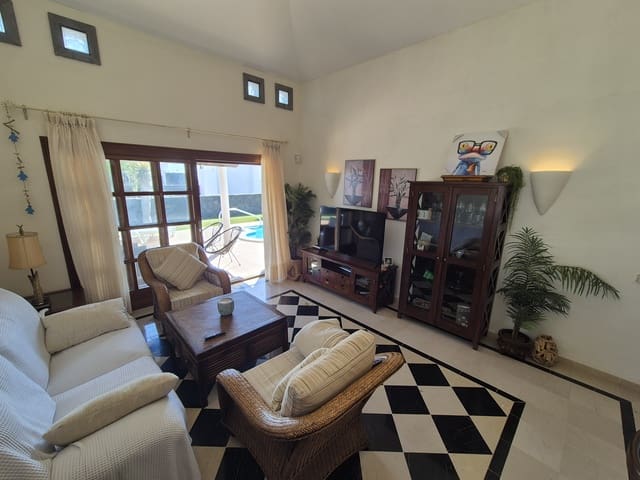 2 soveværelse Villa til salg i Playa Blanca, Yaiza med swimmingpool garage - € 486.000 (Ref: 9362703)