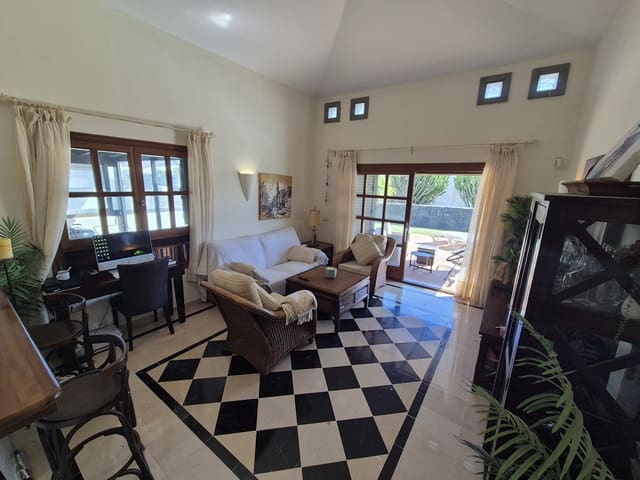 2 soveværelse Villa til salg i Playa Blanca, Yaiza med swimmingpool garage - € 486.000 (Ref: 9362703)