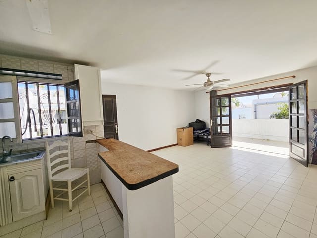 2 soveværelse Lejlighed til salg i Puerto del Carmen, Tías - € 200.000 (Ref: 9421643)