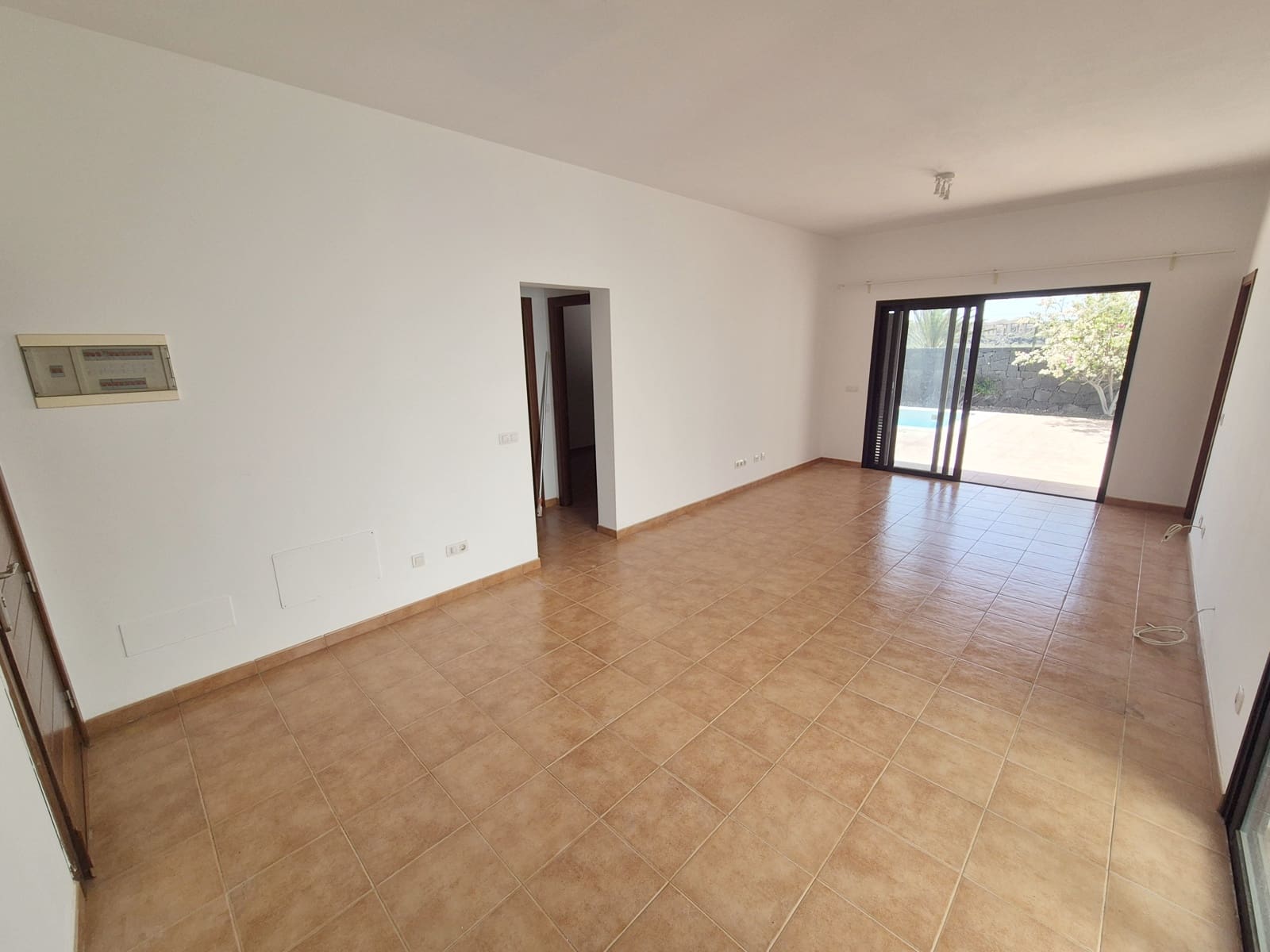 3 makuuhuone Huvila myytävänä paikassa Yaiza mukana uima-altaan 
autotalli - 350 000 € (Ref: 9645454)