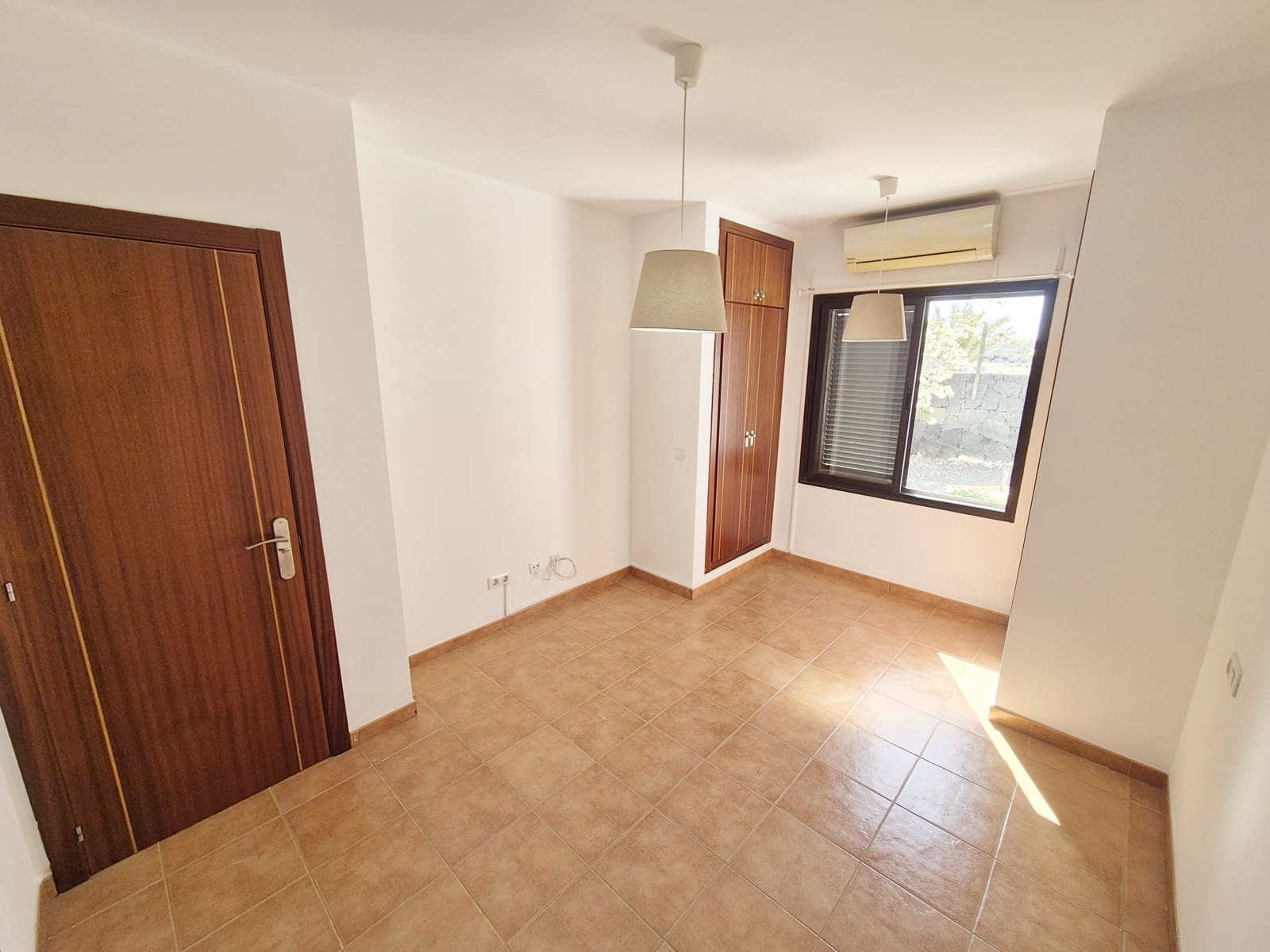 3 makuuhuone Huvila myytävänä paikassa Yaiza mukana uima-altaan 
autotalli - 350 000 € (Ref: 9645454)