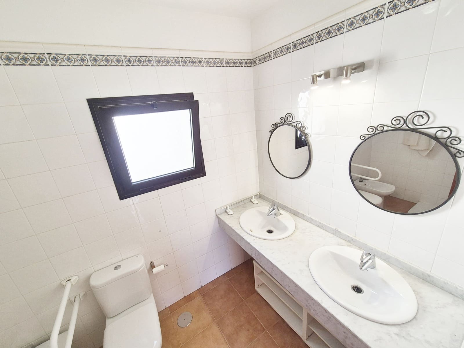 3 makuuhuone Huvila myytävänä paikassa Yaiza mukana uima-altaan 
autotalli - 350 000 € (Ref: 9645454)