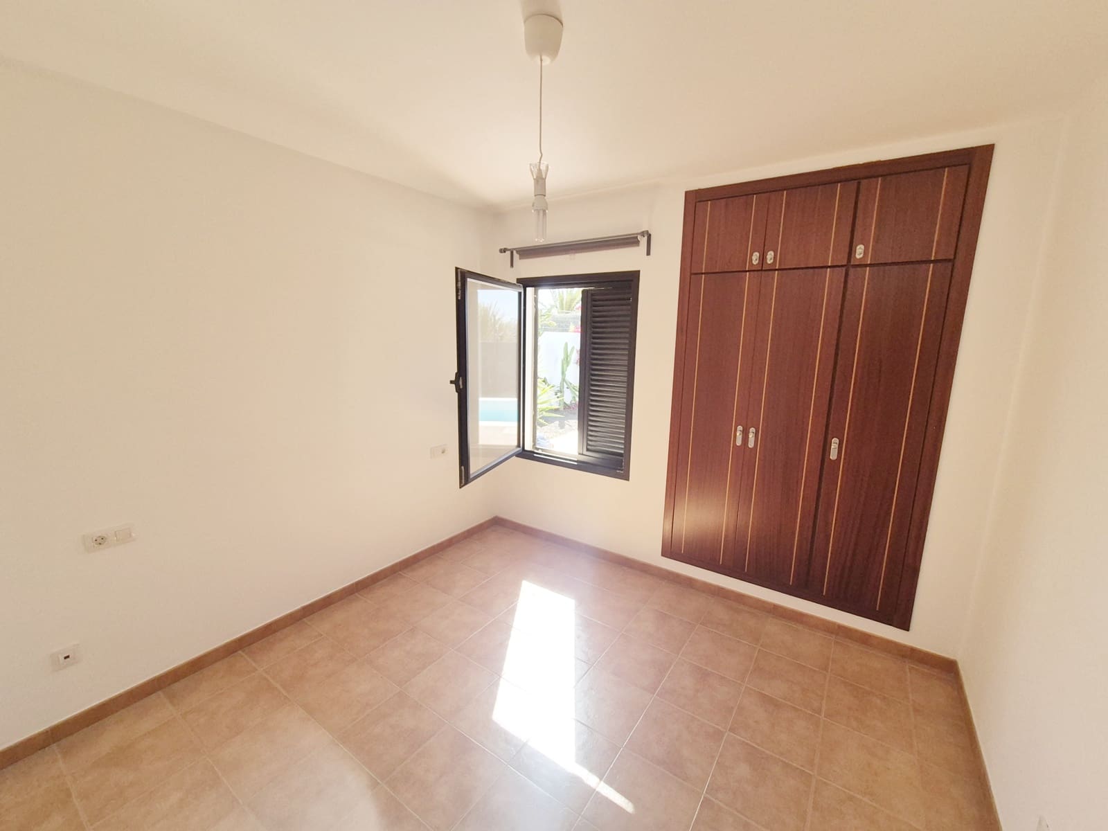 3 makuuhuone Huvila myytävänä paikassa Yaiza mukana uima-altaan 
autotalli - 350 000 € (Ref: 9645454)