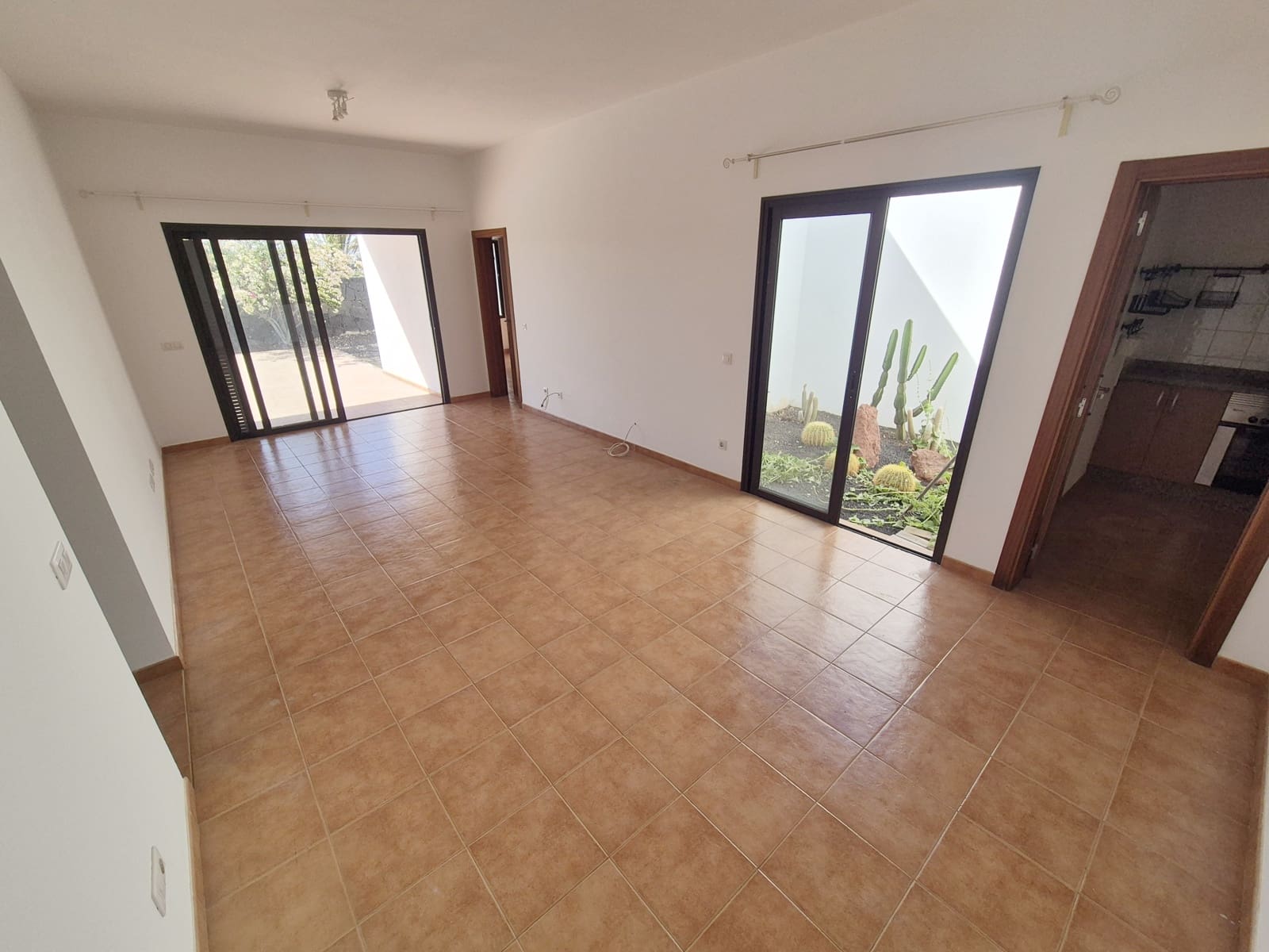 3 makuuhuone Huvila myytävänä paikassa Yaiza mukana uima-altaan 
autotalli - 350 000 € (Ref: 9645454)