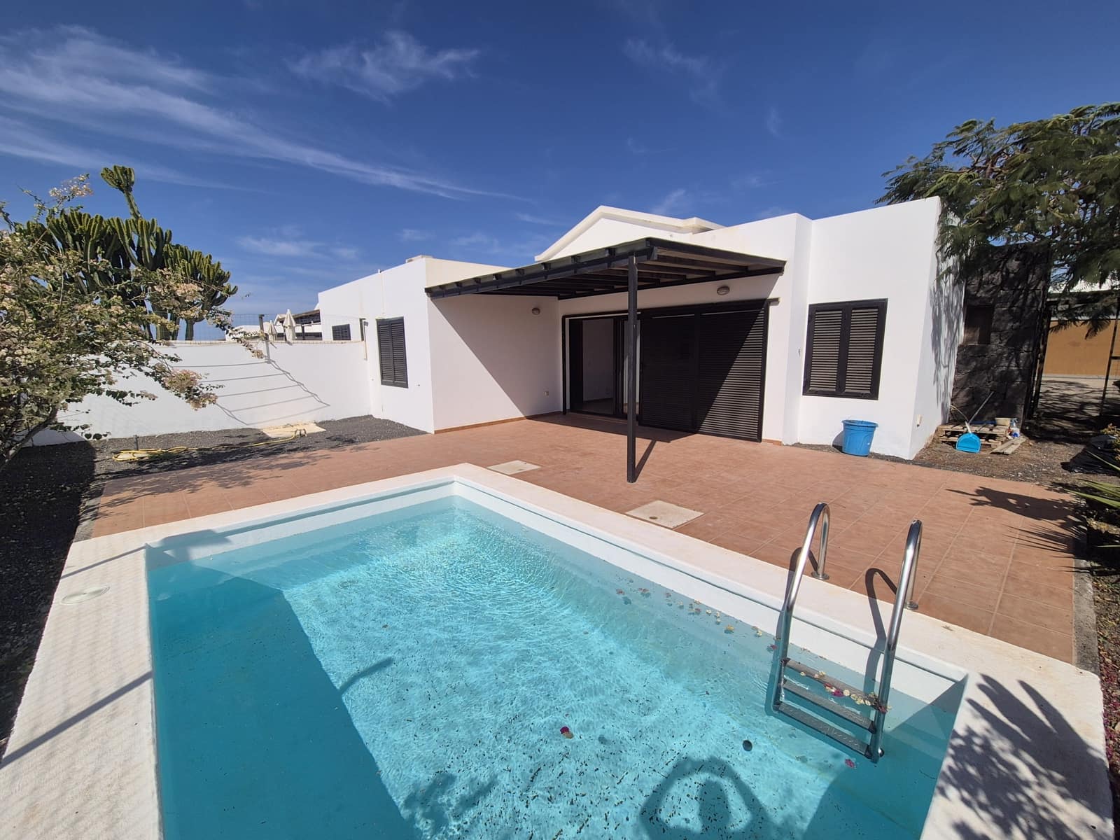 3 makuuhuone Huvila myytävänä paikassa Yaiza mukana uima-altaan 
autotalli - 350 000 € (Ref: 9645454)