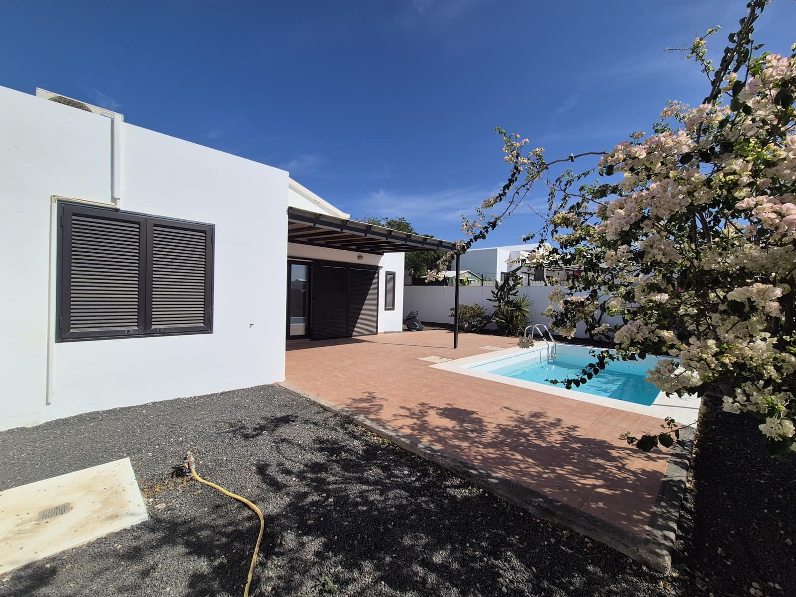 3 makuuhuone Huvila myytävänä paikassa Yaiza mukana uima-altaan 
autotalli - 350 000 € (Ref: 9645454)