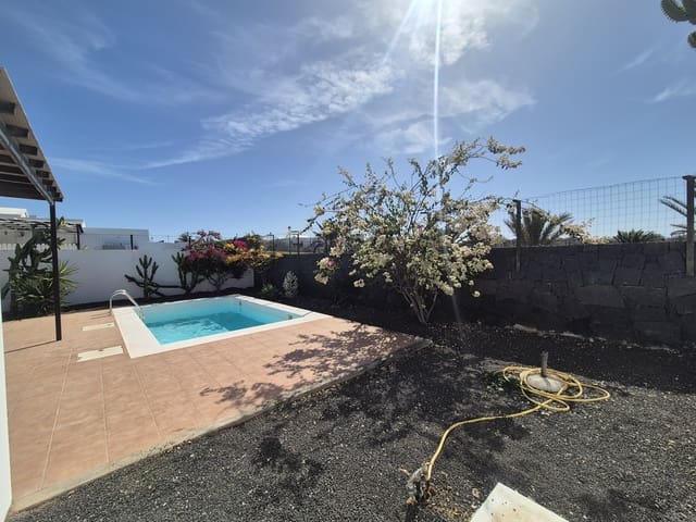 3 makuuhuone Huvila myytävänä paikassa Yaiza mukana uima-altaan 
autotalli - 350 000 € (Ref: 9645454)