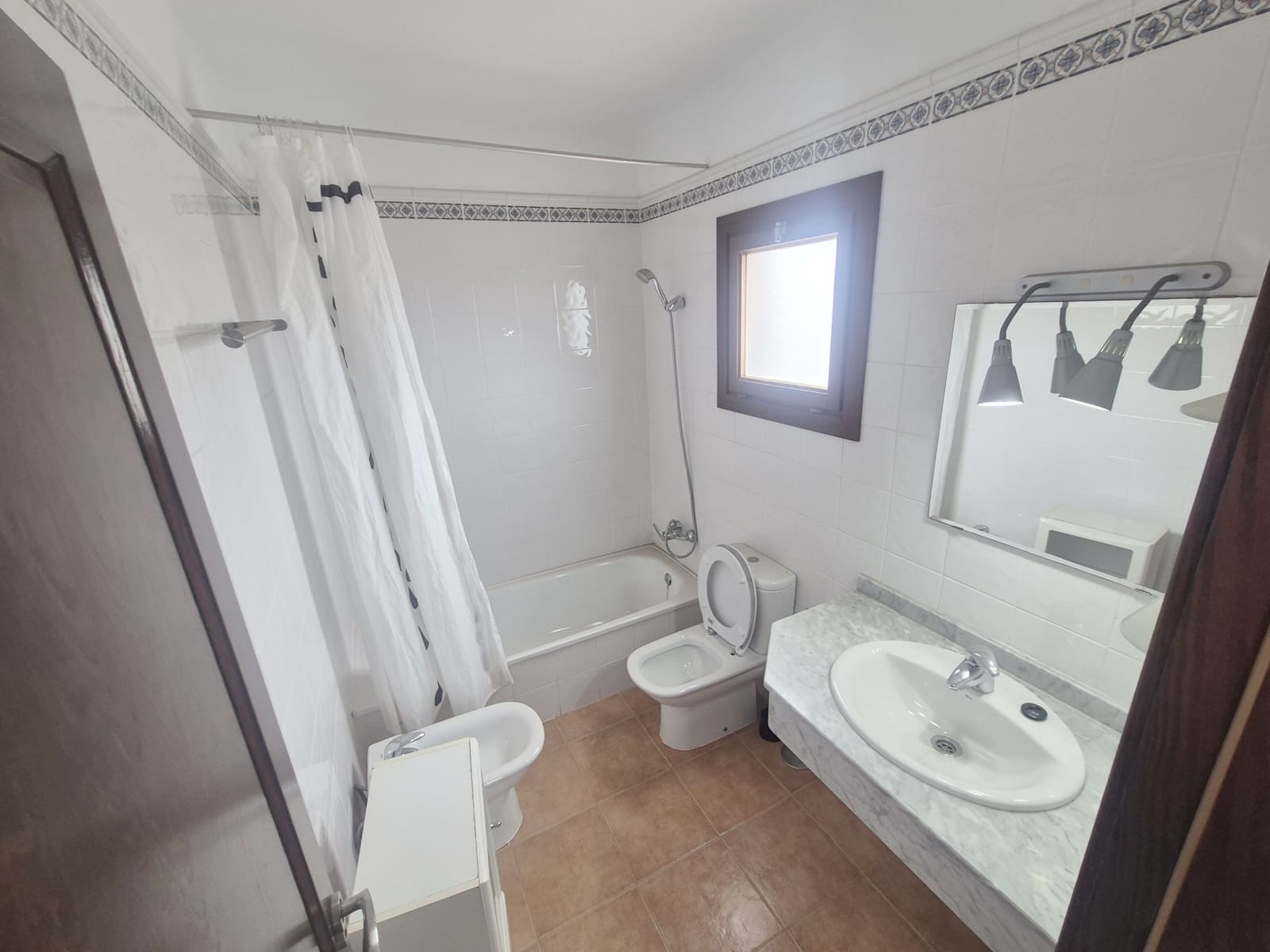 3 bedroom Villa for sale in Yaiza with pool garage - € 395,000 (Ref: 9657870)