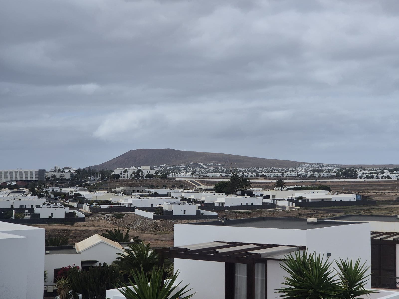 3 bedroom Villa for sale in Yaiza with pool garage - € 395,000 (Ref: 9657870)