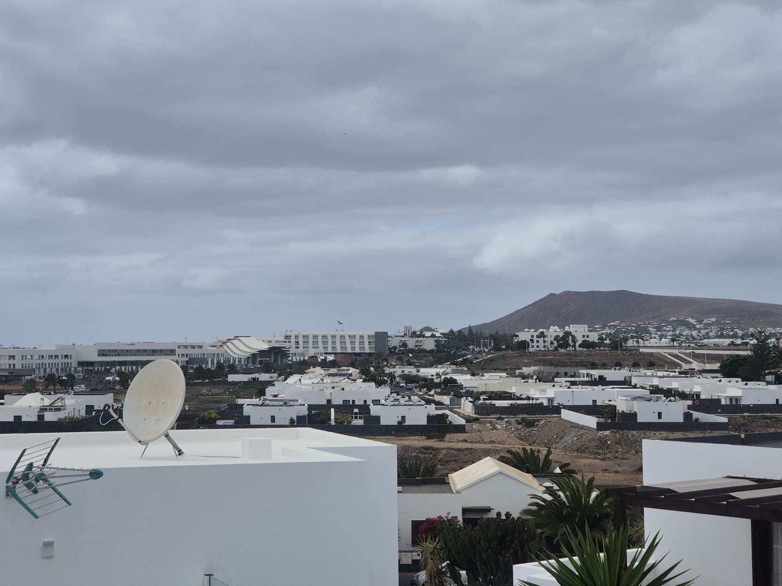 3 bedroom Villa for sale in Yaiza with pool garage - € 395,000 (Ref: 9657870)