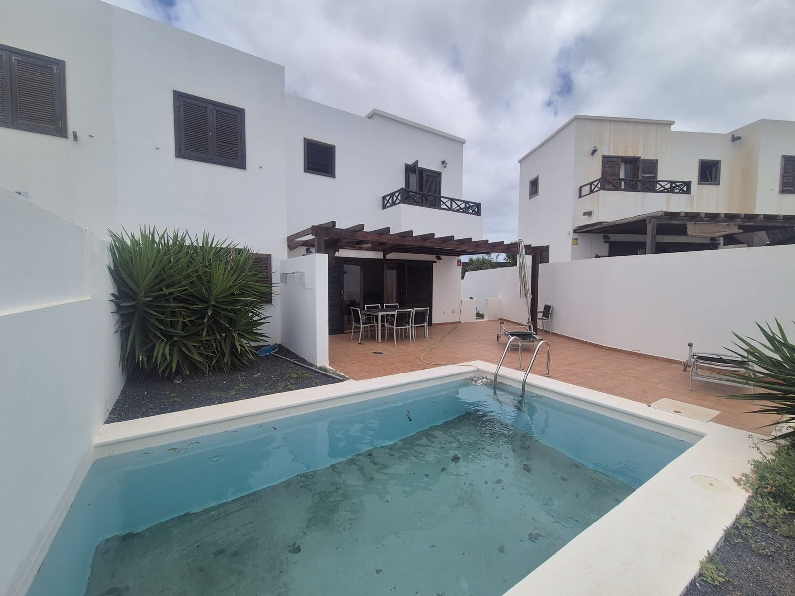 3 bedroom Villa for sale in Yaiza with pool garage - € 395,000 (Ref: 9657870)
