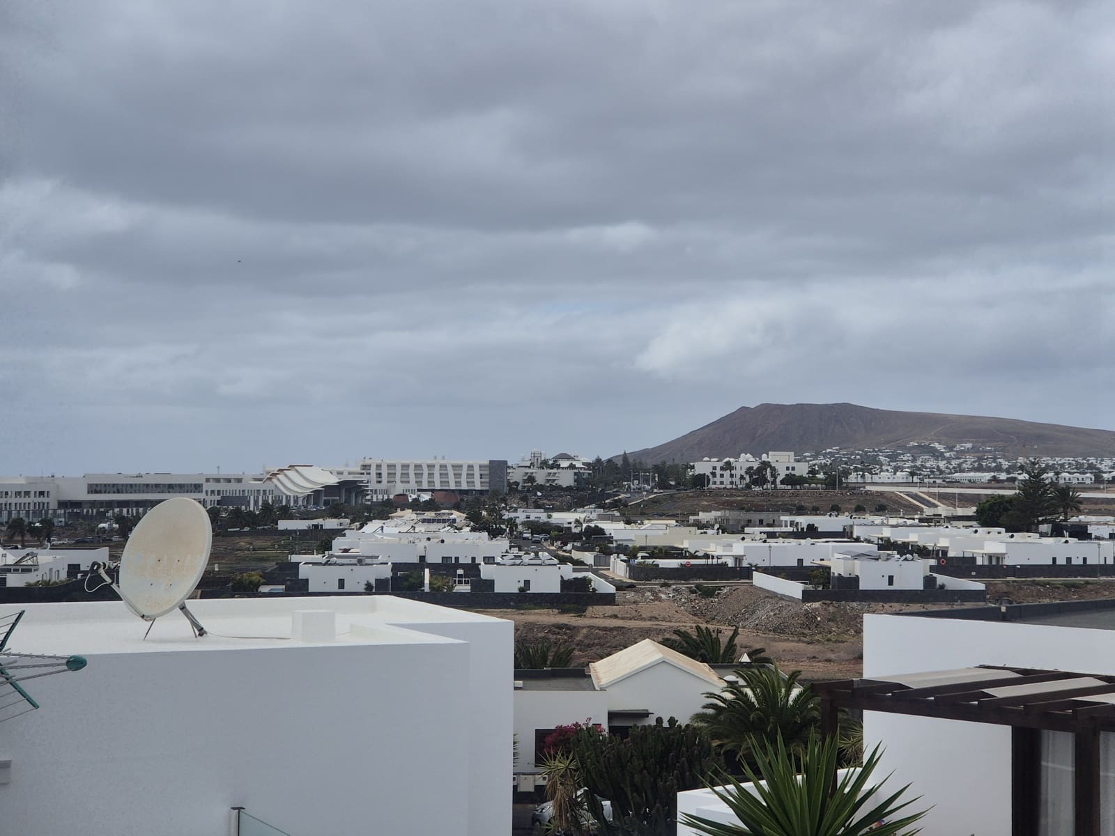 3 bedroom Villa for sale in Yaiza with pool garage - € 395,000 (Ref: 9657870)