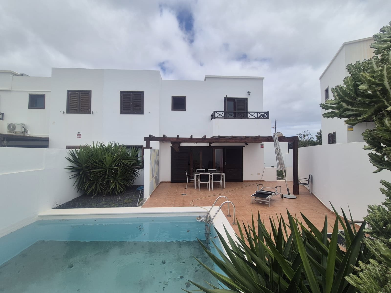 3 bedroom Villa for sale in Yaiza with pool garage - € 395,000 (Ref: 9657870)