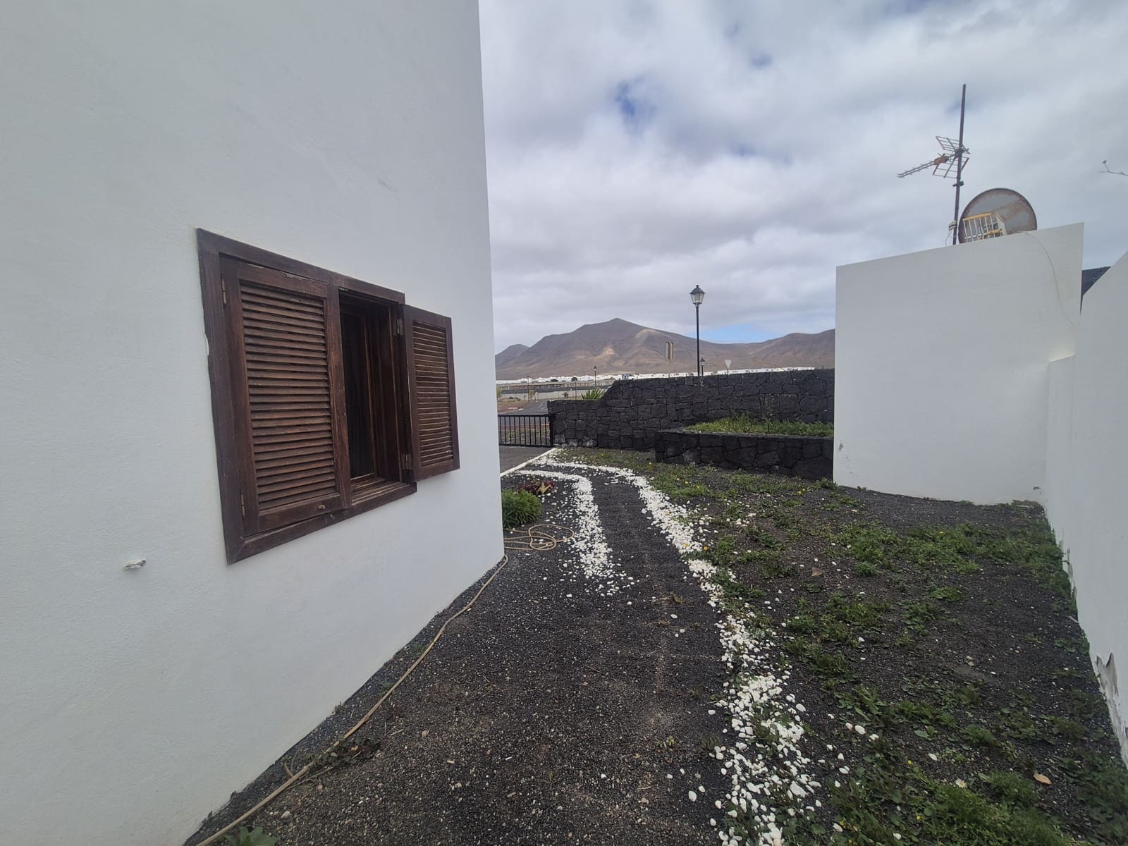 3 bedroom Villa for sale in Yaiza with pool garage - € 395,000 (Ref: 9657870)