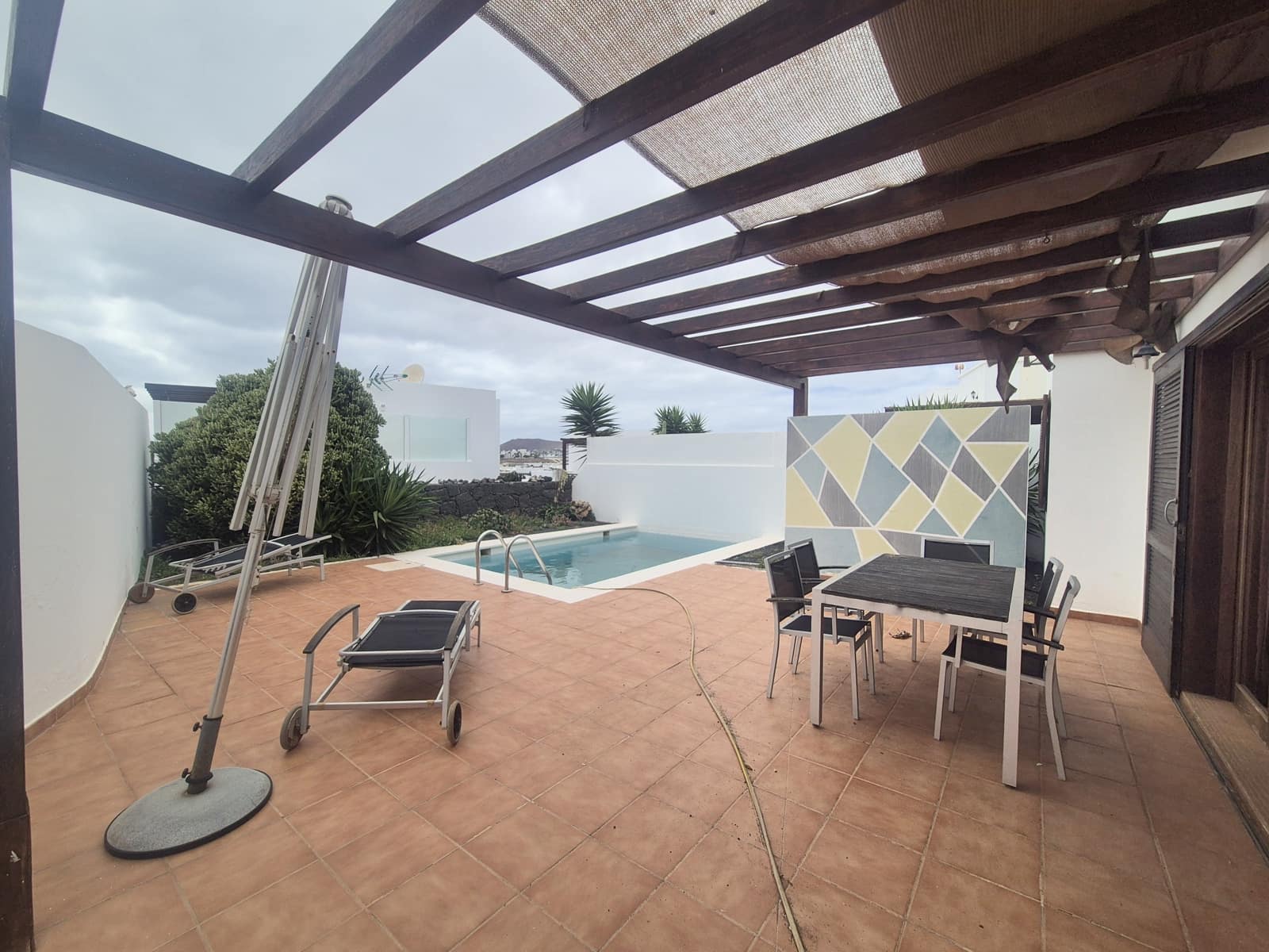 3 bedroom Villa for sale in Yaiza with pool garage - € 395,000 (Ref: 9657870)