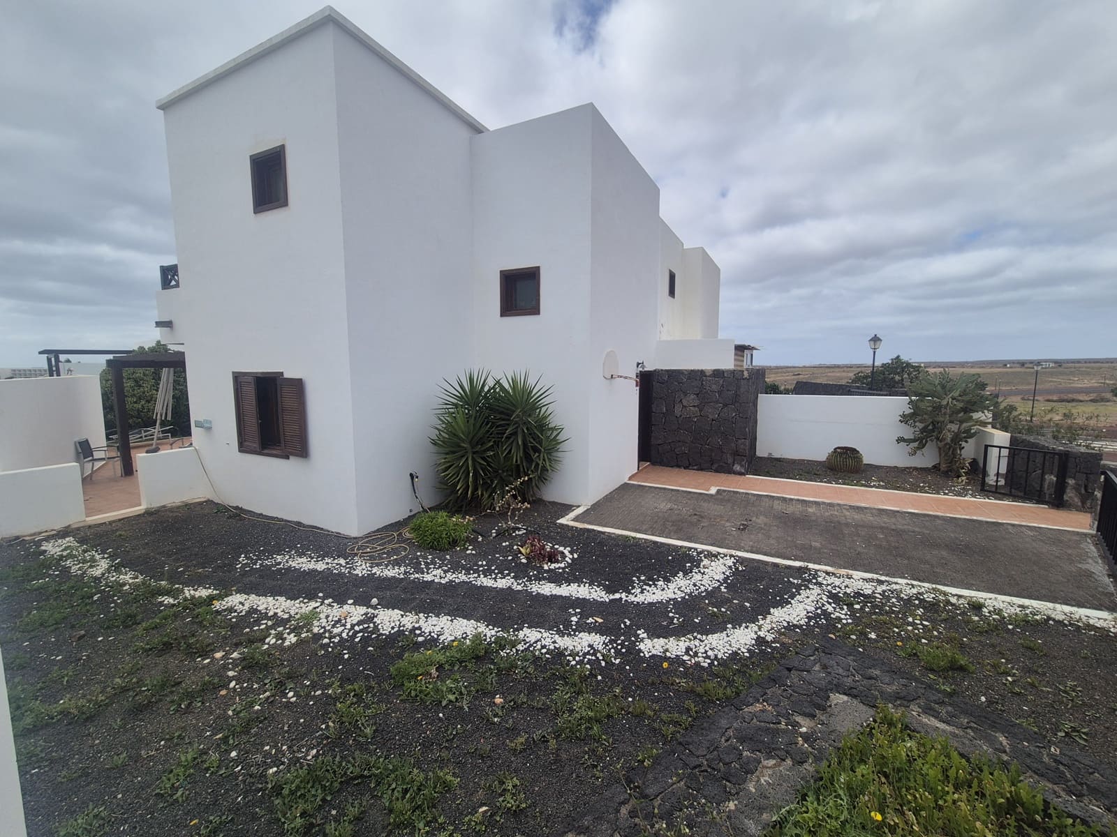 3 bedroom Villa for sale in Yaiza with pool garage - € 395,000 (Ref: 9657870)