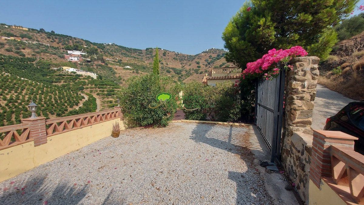 2 sovrum Finca/Hus på landet till salu i Torrox med pool garage - 279 000 € (Ref: 10011076)