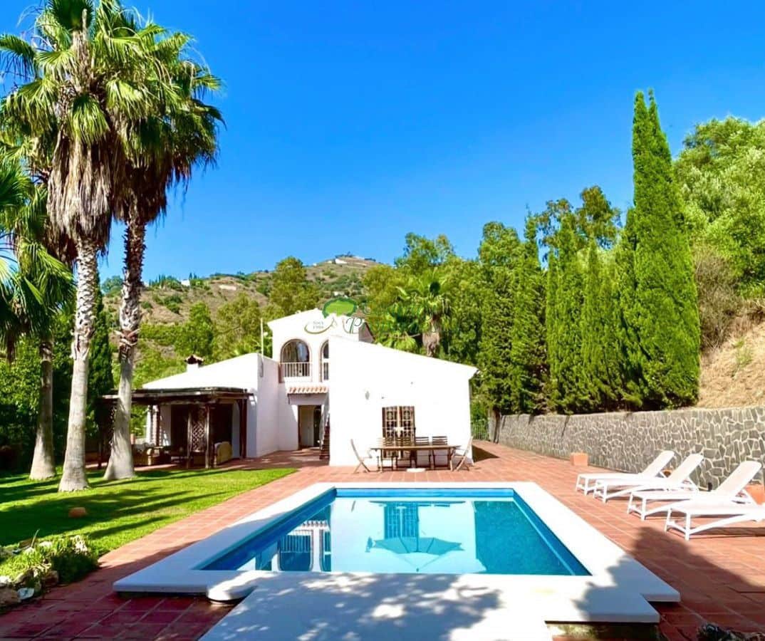 3 slaapkamer Finca/Landhuis te koop in Torrox met zwembad garage - € 675.000 (Ref: 10037051)