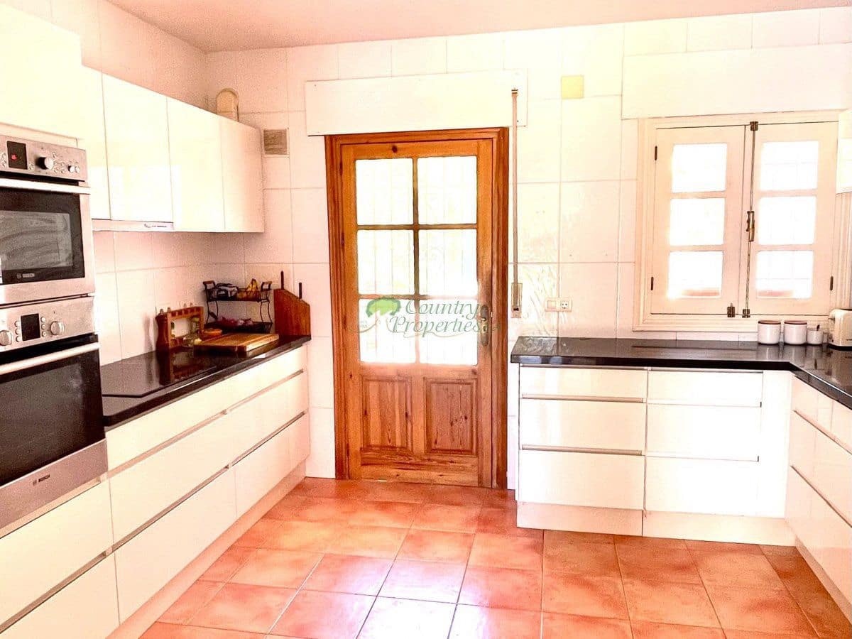 3 slaapkamer Finca/Landhuis te koop in Torrox met zwembad garage - € 675.000 (Ref: 10037051)