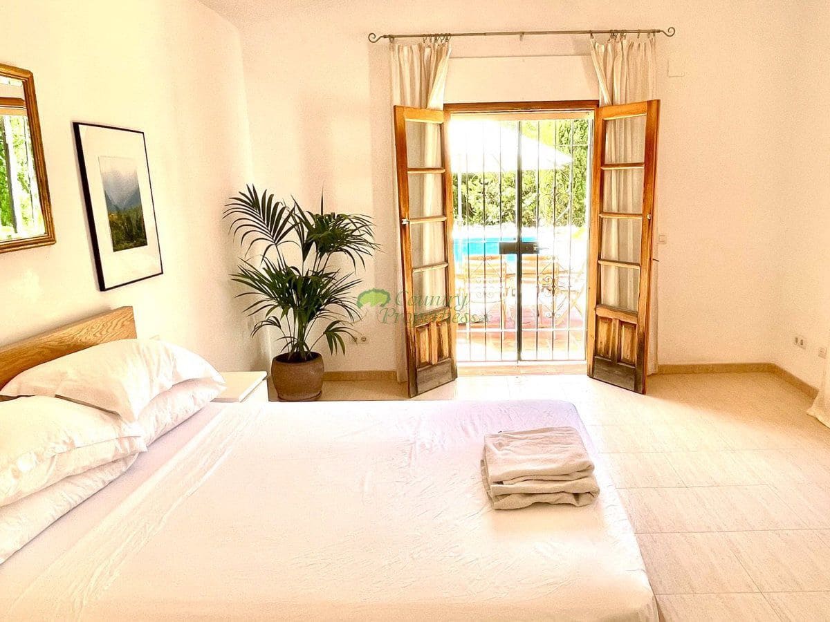 3 slaapkamer Finca/Landhuis te koop in Torrox met zwembad garage - € 675.000 (Ref: 10037051)