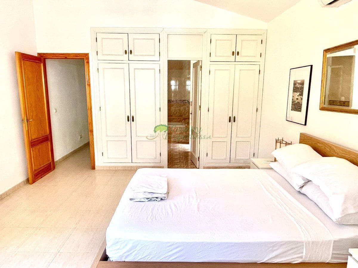 3 slaapkamer Finca/Landhuis te koop in Torrox met zwembad garage - € 675.000 (Ref: 10037051)