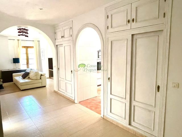3 chambre Finca/Maison de Campagne à vendre à Torrox avec piscine garage - 675 000 € (Ref: 10037051)