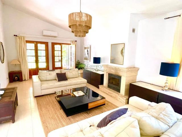 3 chambre Finca/Maison de Campagne à vendre à Torrox avec piscine garage - 675 000 € (Ref: 10037051)
