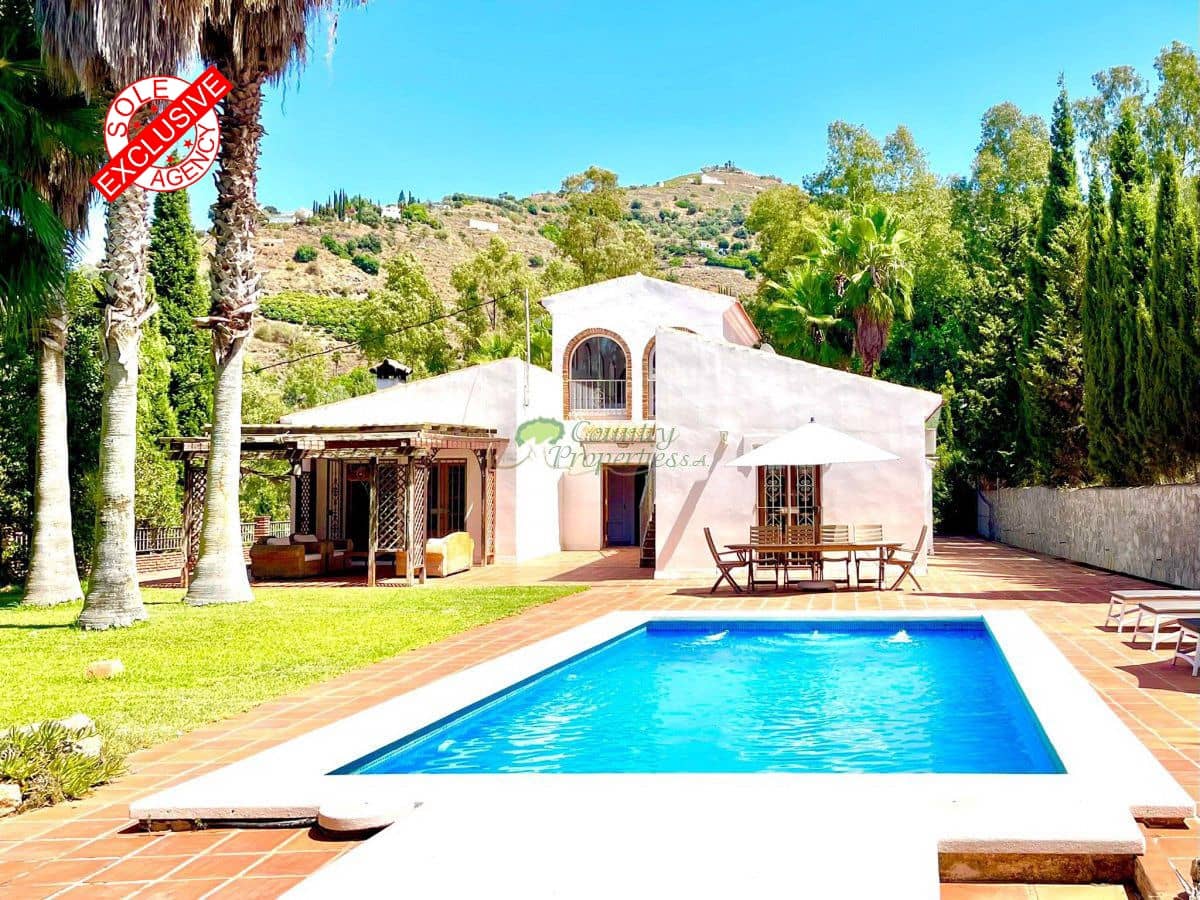 3 slaapkamer Finca/Landhuis te koop in Torrox met zwembad garage - € 675.000 (Ref: 10037051)