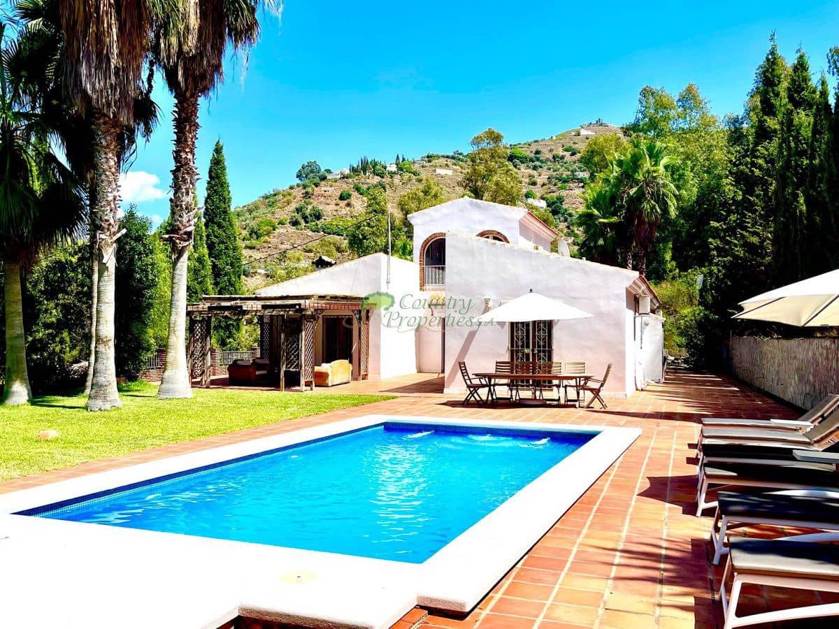 3 slaapkamer Finca/Landhuis te koop in Torrox met zwembad garage - € 675.000 (Ref: 10037051)