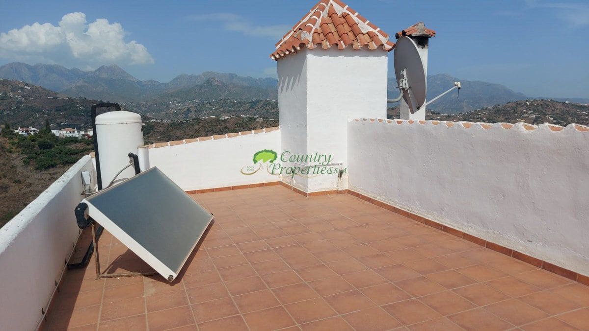 3 bedroom Finca/Country House for sale in Torrox with pool garage - € 549,000 (Ref: 10067171)