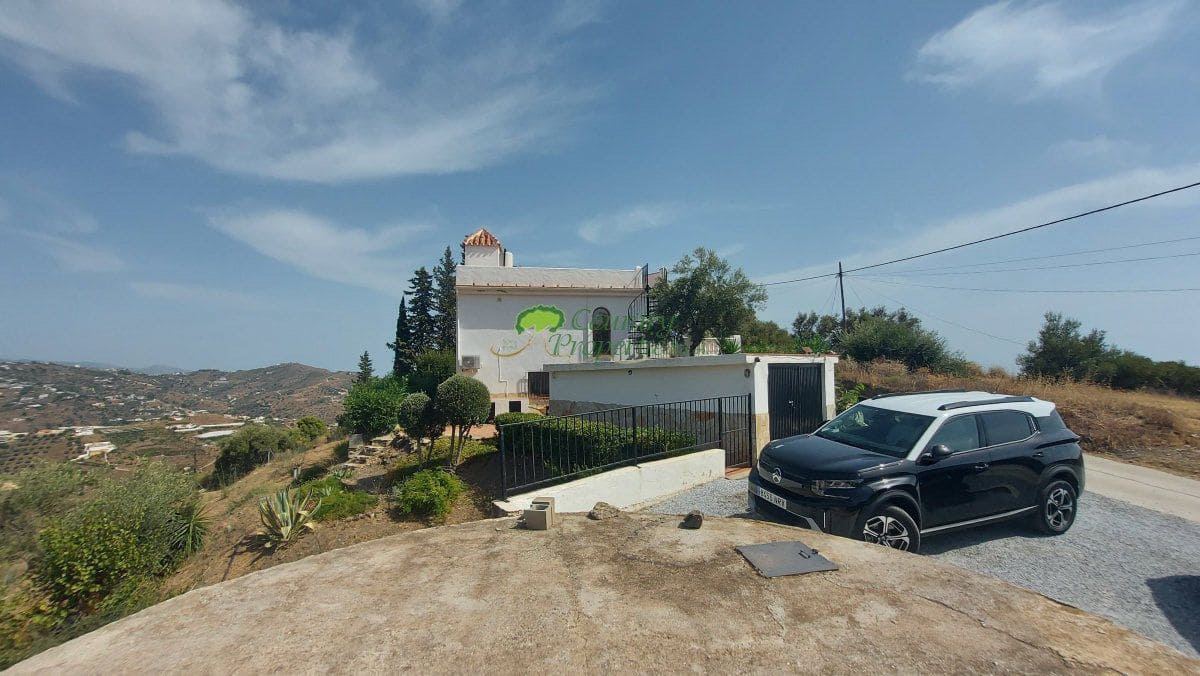 3 bedroom Finca/Country House for sale in Torrox with pool garage - € 549,000 (Ref: 10067171)
