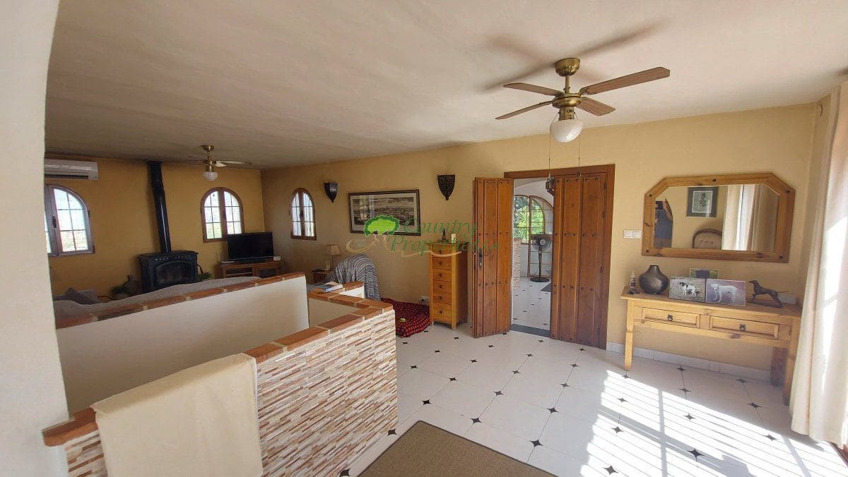 3 bedroom Finca/Country House for sale in Torrox with pool garage - € 549,000 (Ref: 10067171)