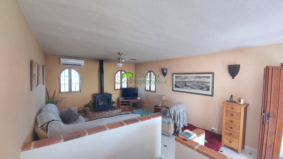 3 bedroom Finca/Country House for sale in Torrox with pool garage - € 549,000 (Ref: 10067171)