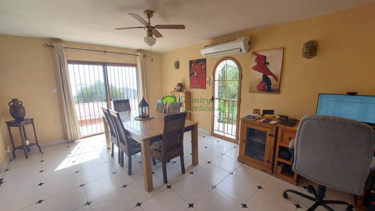 3 bedroom Finca/Country House for sale in Torrox with pool garage - € 549,000 (Ref: 10067171)