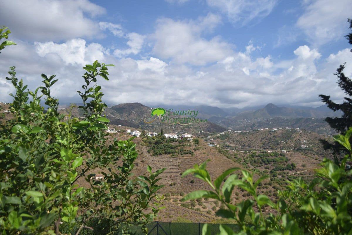 3 bedroom Finca/Country House for sale in Torrox with pool garage - € 549,000 (Ref: 10067171)