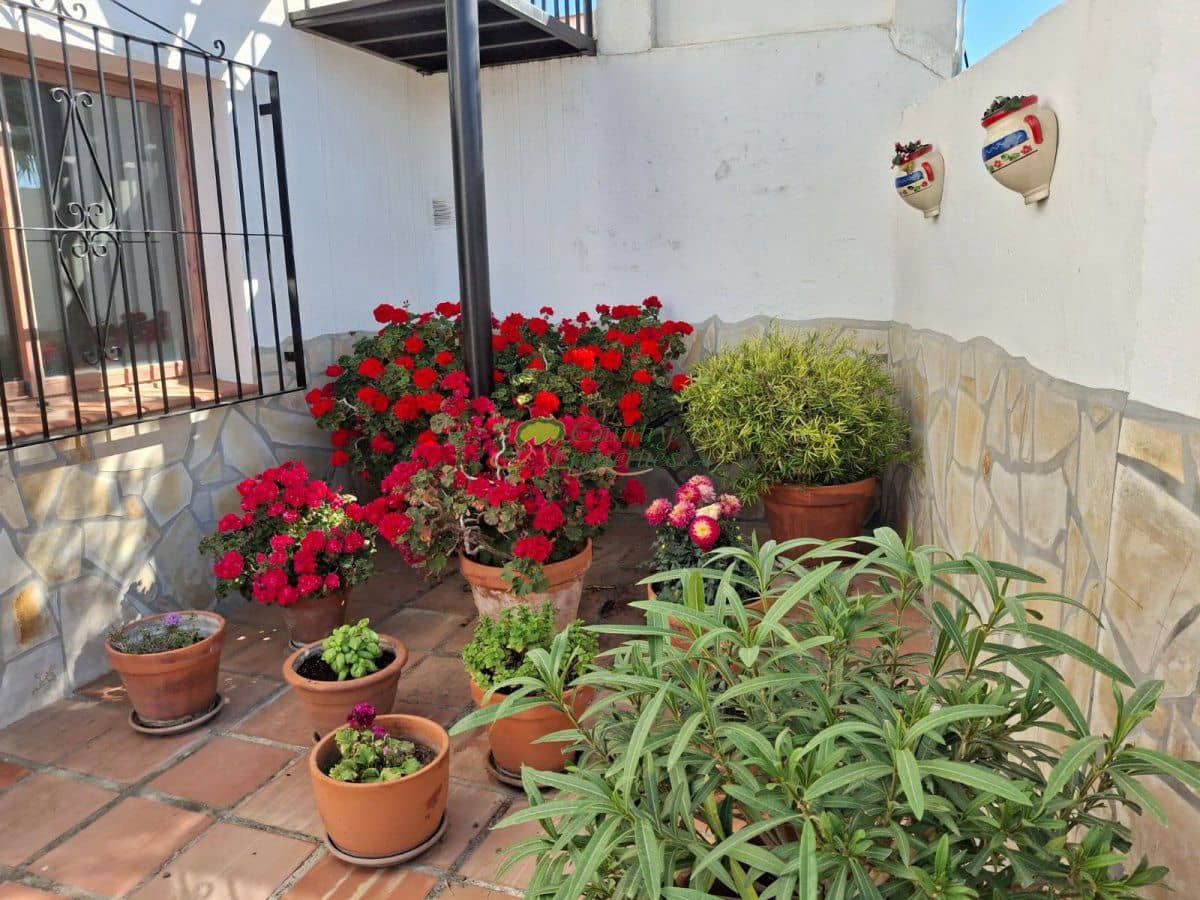 3 bedroom Finca/Country House for sale in Torrox with pool garage - € 549,000 (Ref: 10067171)