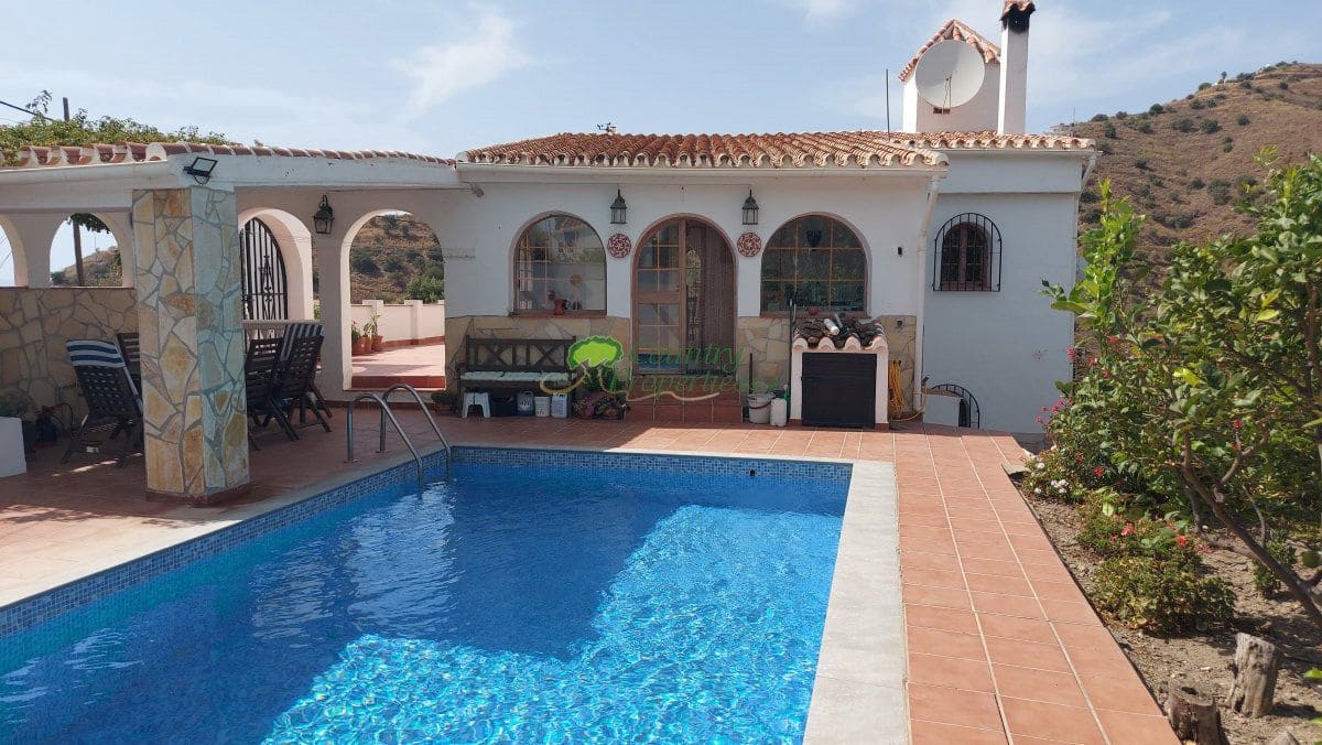 3 bedroom Finca/Country House for sale in Torrox with pool garage - € 549,000 (Ref: 10067171)
