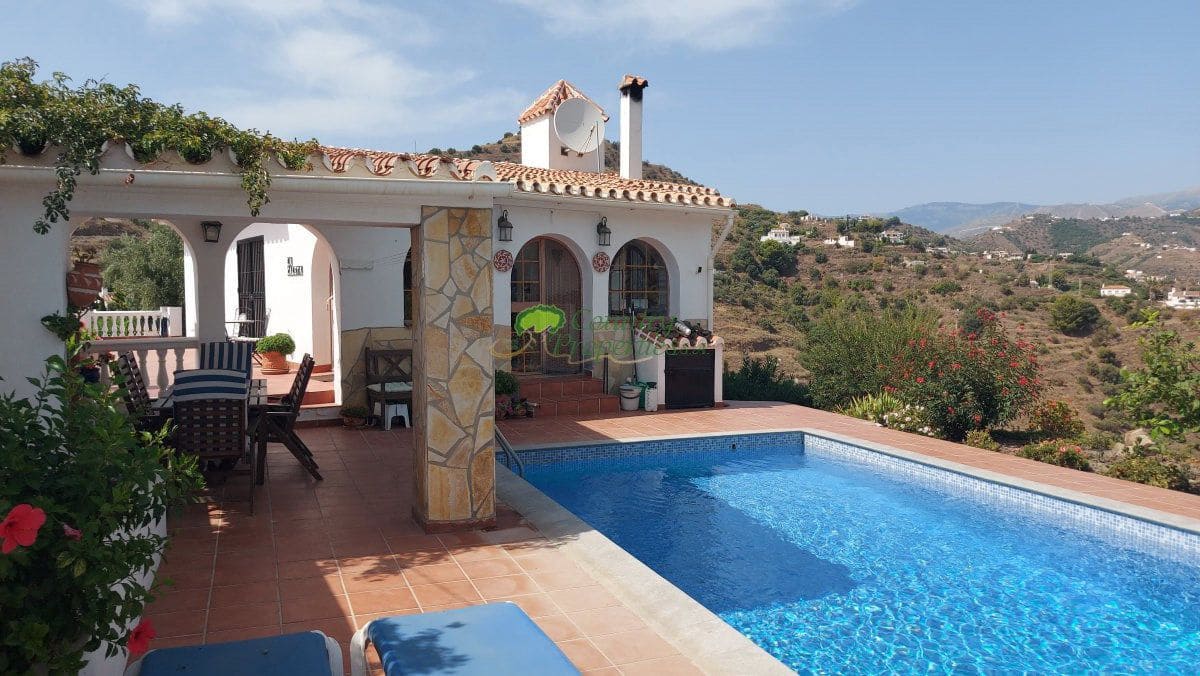 3 bedroom Finca/Country House for sale in Torrox with pool garage - € 549,000 (Ref: 10067171)