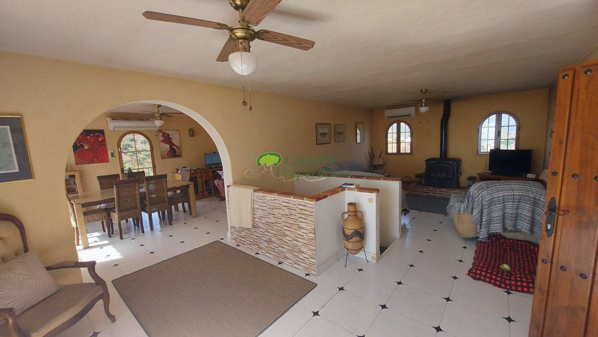 3 bedroom Finca/Country House for sale in Torrox with pool garage - € 549,000 (Ref: 10067171)