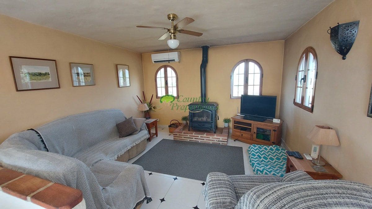3 bedroom Finca/Country House for sale in Torrox with pool garage - € 549,000 (Ref: 10067171)