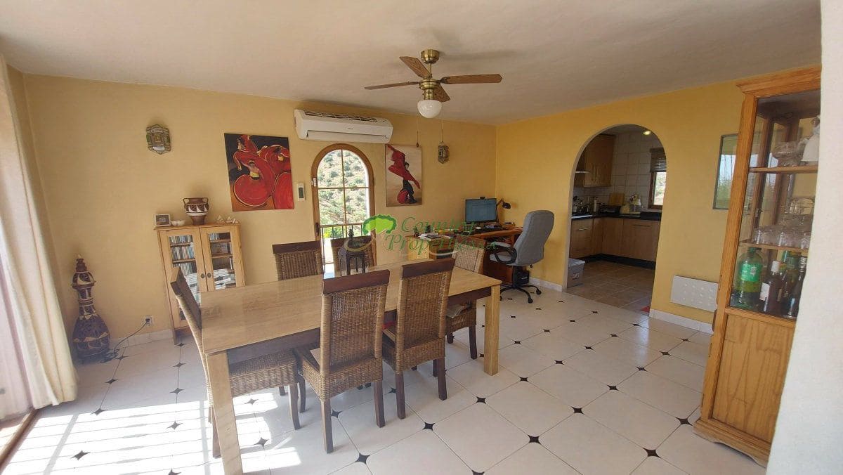 3 bedroom Finca/Country House for sale in Torrox with pool garage - € 549,000 (Ref: 10067171)