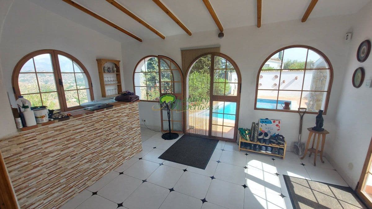3 bedroom Finca/Country House for sale in Torrox with pool garage - € 549,000 (Ref: 10067171)