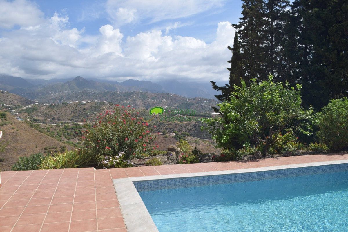 3 bedroom Finca/Country House for sale in Torrox with pool garage - € 549,000 (Ref: 10067171)