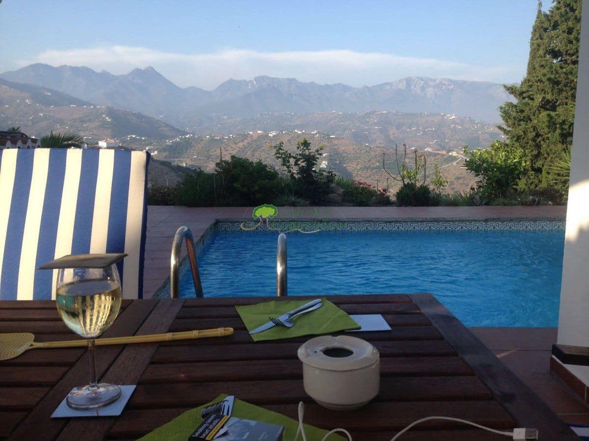 3 bedroom Finca/Country House for sale in Torrox with pool garage - € 549,000 (Ref: 10067171)