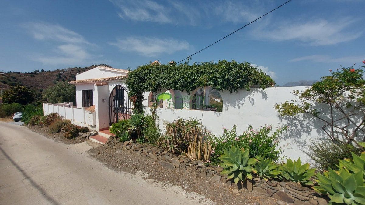 3 bedroom Finca/Country House for sale in Torrox with pool garage - € 549,000 (Ref: 10067171)
