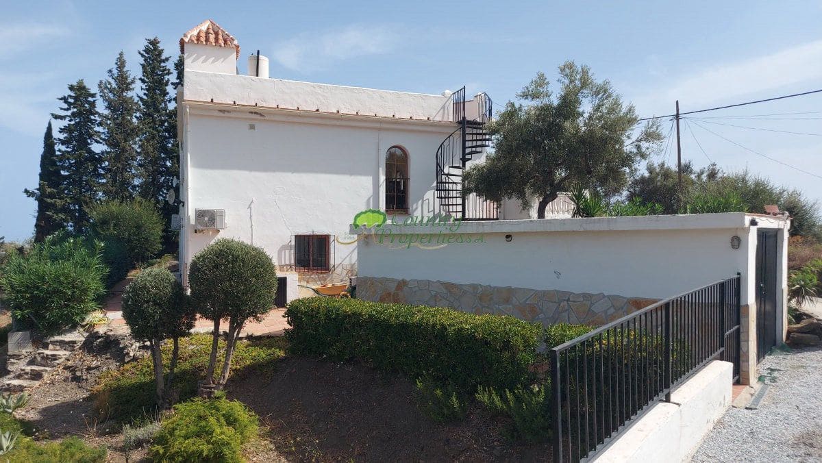 3 bedroom Finca/Country House for sale in Torrox with pool garage - € 549,000 (Ref: 10067171)